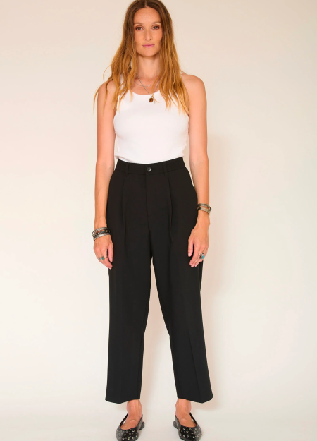 MKT marca francesa para una mujer con un estilo rockero y casual
