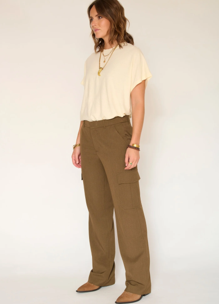 MKT marca francesa para una mujer con un estilo rockero y casual 2