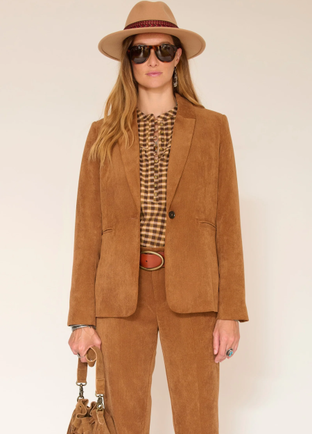 MKT marca francesa para una mujer con un estilo rockero y casual