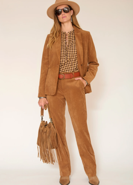 MKT marca francesa para una mujer con un estilo rockero y casual 2
