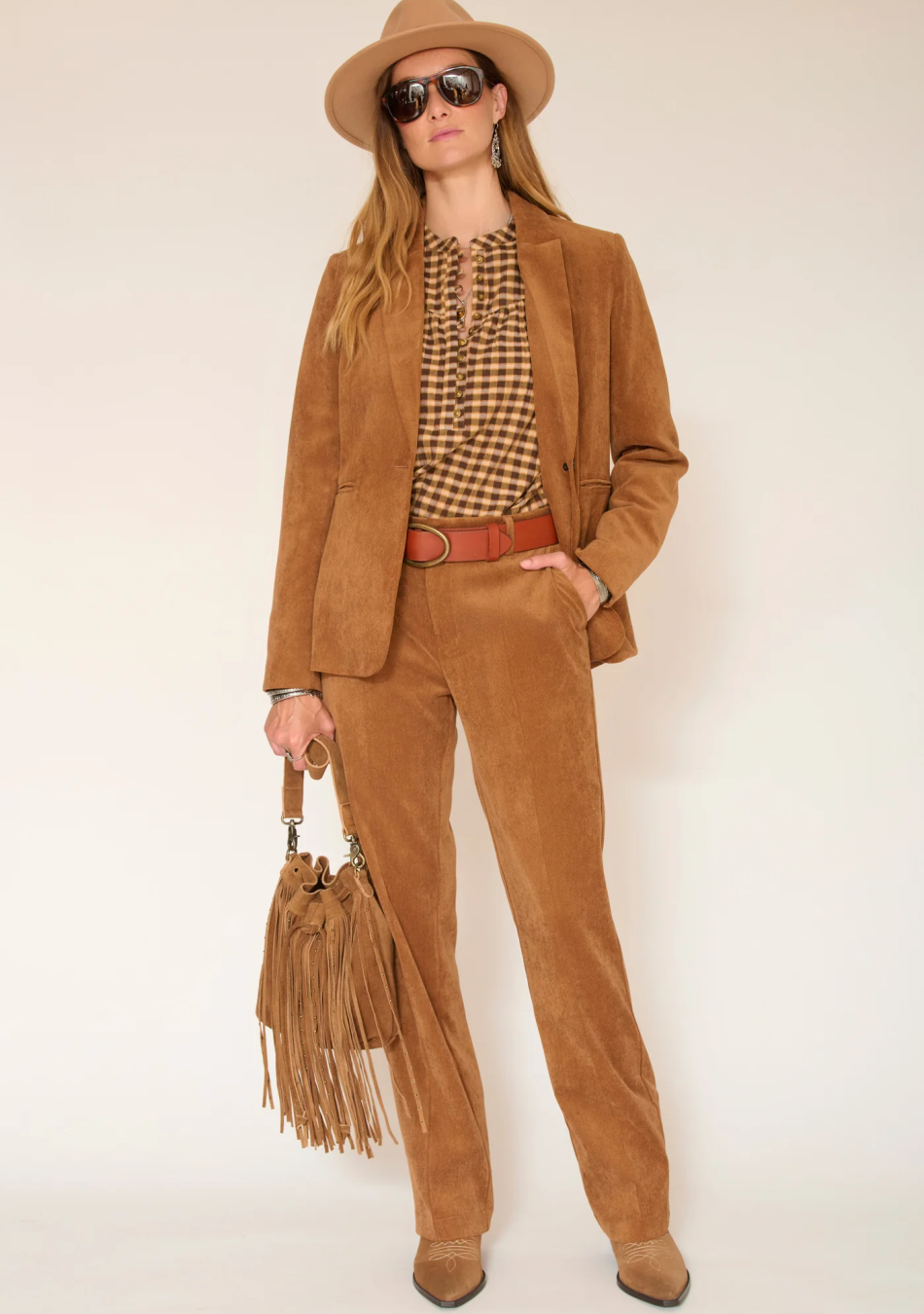 MKT marca francesa para una mujer con un estilo rockero y casual