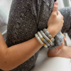 PARABAYA marca de origen francés especializada en pulseras de resina coloridas y originales