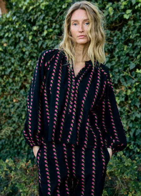 MAGNOLYA es una marca de moda femenina con diseños atemporales, versátiles y sostenibles