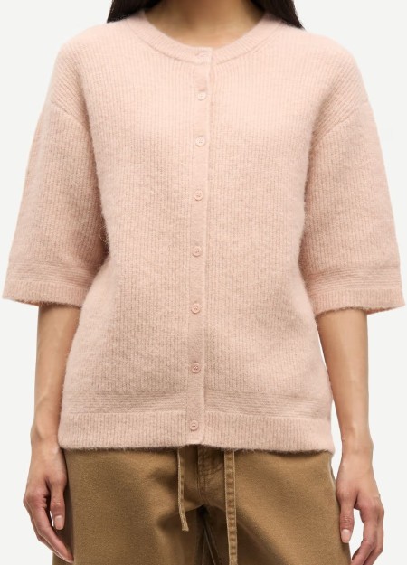 SAMSOE&SAMSOE marca nórdica de ropa de mujer con un estilo vanguardista y casual