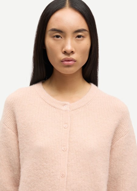 SAMSOE&SAMSOE marca nórdica de ropa de mujer con un estilo vanguardista y casual 2