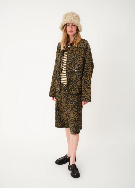 LOLLYS LAUNDRY marca nórdica de ropa de mujer con un estilo casual y conceptual