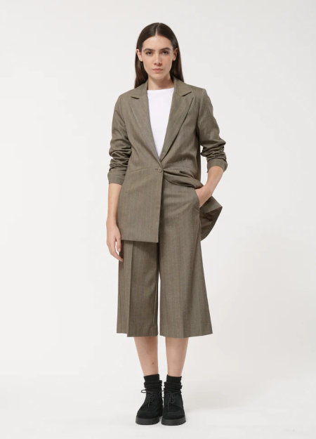 Marca de ropa francesa. Una comunión entre comodidad, estilo y modernidad.