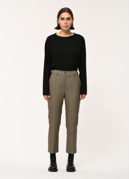 HUMILITY marca francesa de ropa de mujer con un estilo conceptual y femenino