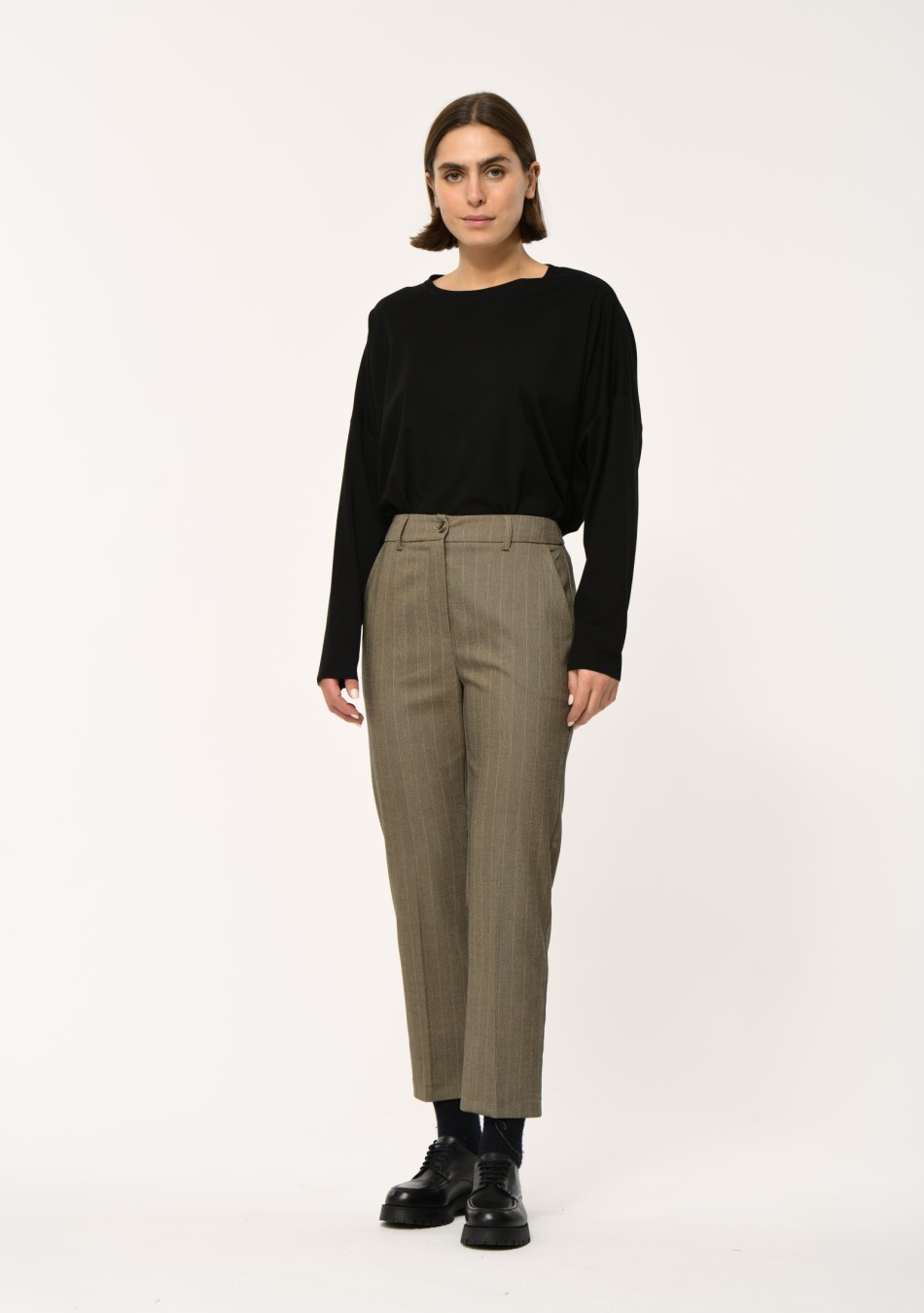 HUMILITY marca francesa de ropa de mujer con un estilo conceptual y femenino