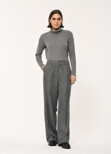HUMILITY marca francesa de ropa de mujer con un estilo conceptual y femenino 2