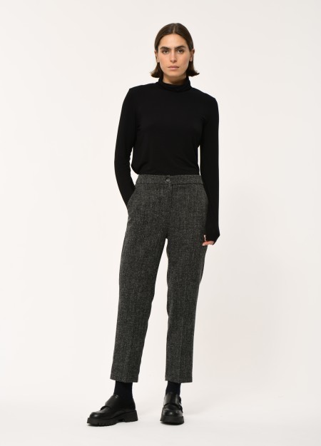 HUMILITY marca francesa de ropa de mujer con un estilo conceptual y femenino
