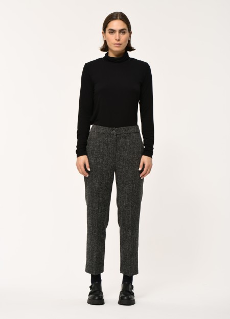 HUMILITY marca francesa de ropa de mujer con un estilo conceptual y femenino 2