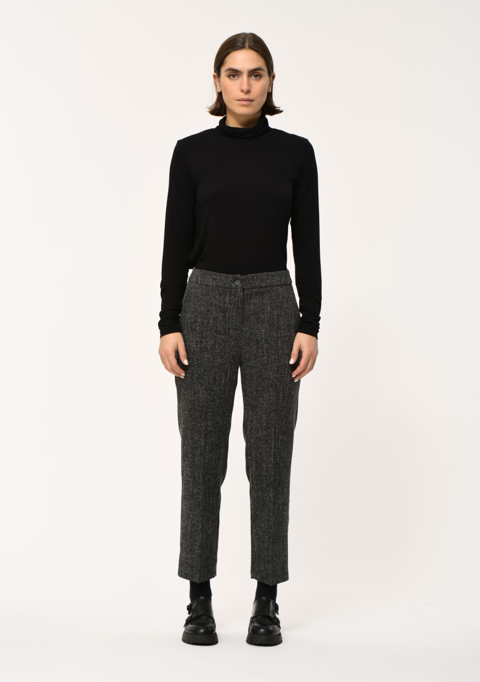 HUMILITY marca francesa de ropa de mujer con un estilo conceptual y femenino