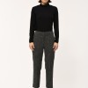 HUMILITY marca francesa de ropa de mujer con un estilo conceptual y femenino