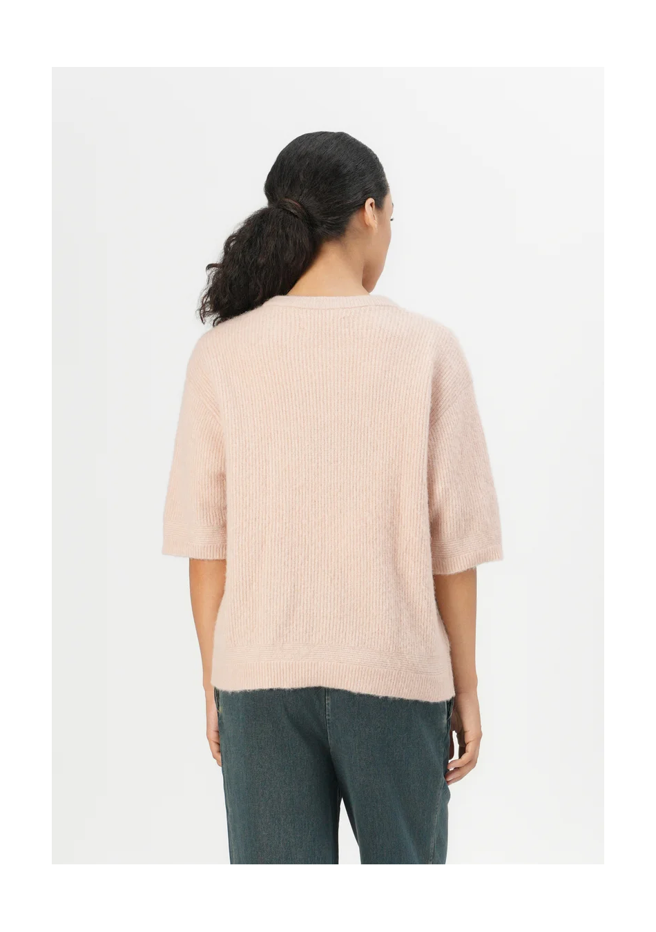 SAMSOE&SAMSOE marca nórdica de ropa de mujer con un estilo vanguardista y casual