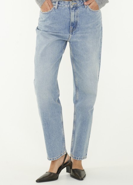 SAMSOE&SAMSOE marca nórdica de ropa de mujer con un estilo vanguardista y casual 2