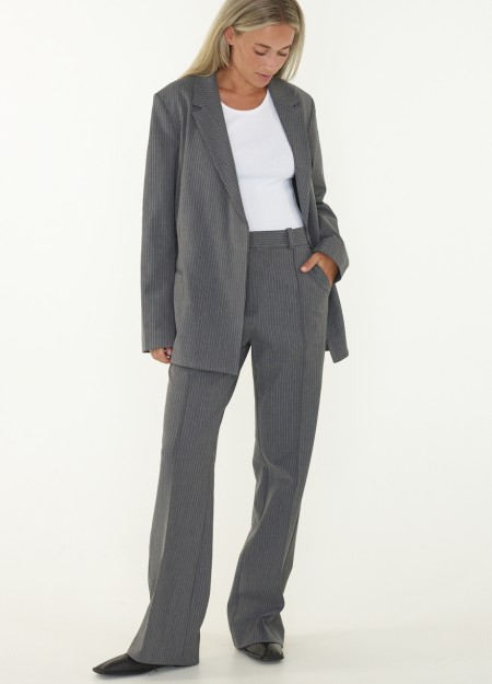 SAMSOE&SAMSOE marca nórdica de ropa de mujer con un estilo vanguardista y casual