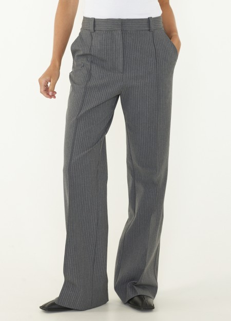 SAMSOE&SAMSOE marca nórdica de ropa de mujer con un estilo vanguardista y casual 2