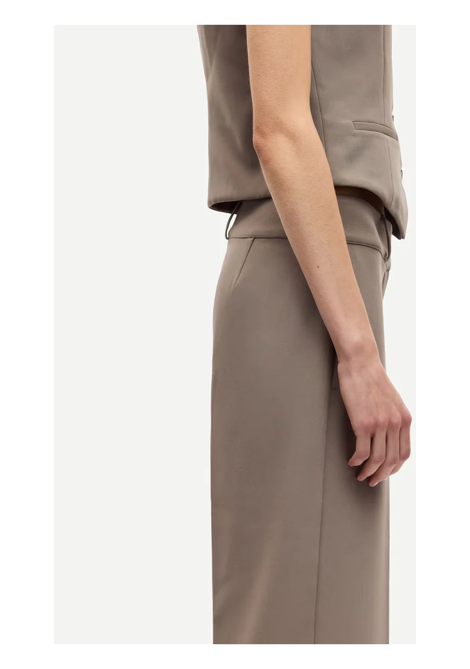 SAMSOE&SAMSOE marca nórdica de ropa de mujer con un estilo vanguardista y casual