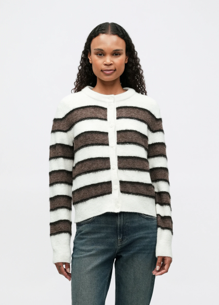 SAMSOE&SAMSOE marca nórdica de ropa de mujer con un estilo vanguardista y casual 2