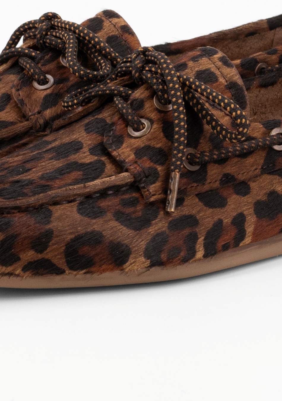 TORAL marca española de calzado con  diseño y calidad con zapatos de estilo urbano y casual pero muy femenino