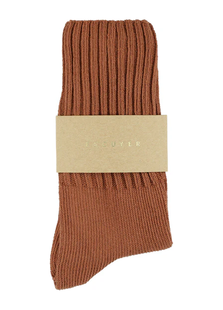 ESCUYER es una marca portuguesa de calcetines de algodón con cómodos e imprescindible para tu día a día.