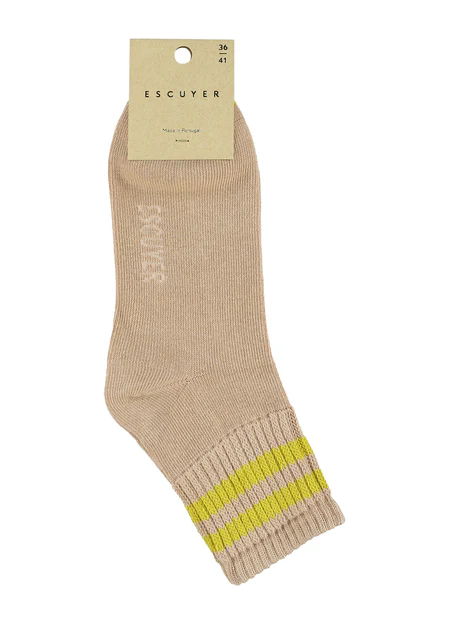 ESCUYER es una marca portuguesa de calcetines de algodón con cómodos e imprescindible para tu día a día.