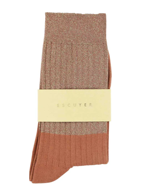 ESCUYER es una marca portuguesa de calcetines de algodón con cómodos e imprescindible para tu día a día.