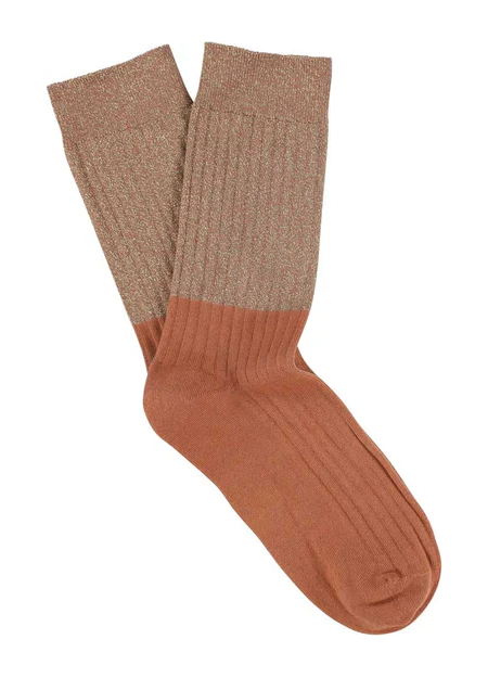 ESCUYER es una marca portuguesa de calcetines de algodón con cómodos e imprescindible para tu día a día. 2