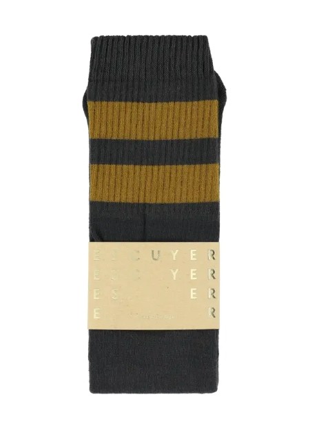 ESCUYER es una marca portuguesa de calcetines de algodón con cómodos e imprescindible para tu día a día.