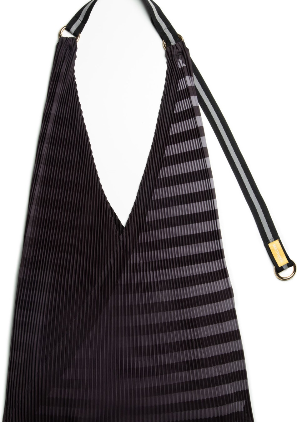 MULTITUDES marca Italiana de bolsos confeccionados en poliéster reciclado con estampados geométricos originales