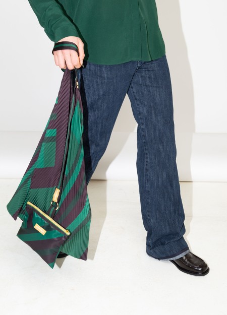 MULTITUDES marca Italiana de bolsos confeccionados en poliéster reciclado con estampados geométricos originales 2