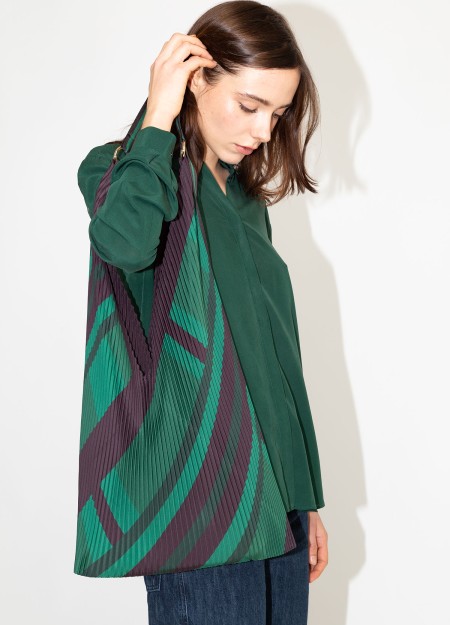 MULTITUDES marca Italiana de bolsos confeccionados en poliéster reciclado con estampados geométricos originales