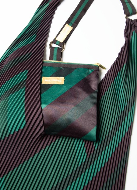 MULTITUDES marca Italiana de bolsos confeccionados en poliéster reciclado con estampados geométricos originales