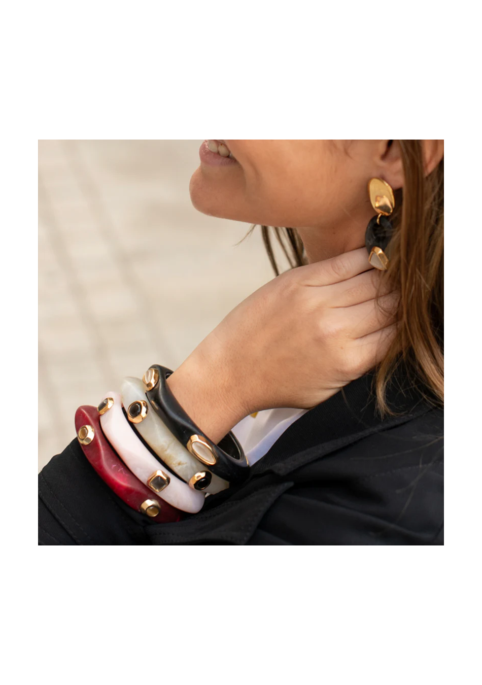 ÉMOLO es una marca de bisutería artesanal sostenible, hecha a mano en El Palmar, Murcia, con materiales premium y producción loc