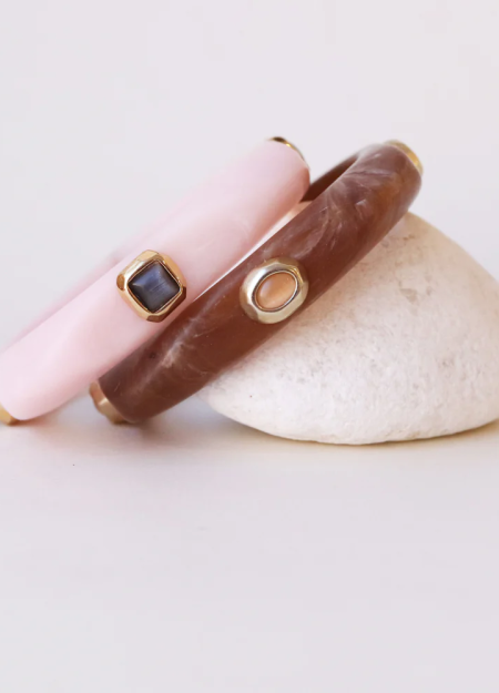 ÉMOLO es una marca de bisutería artesanal sostenible, hecha a mano en El Palmar, Murcia, con materiales premium y producción loc 2