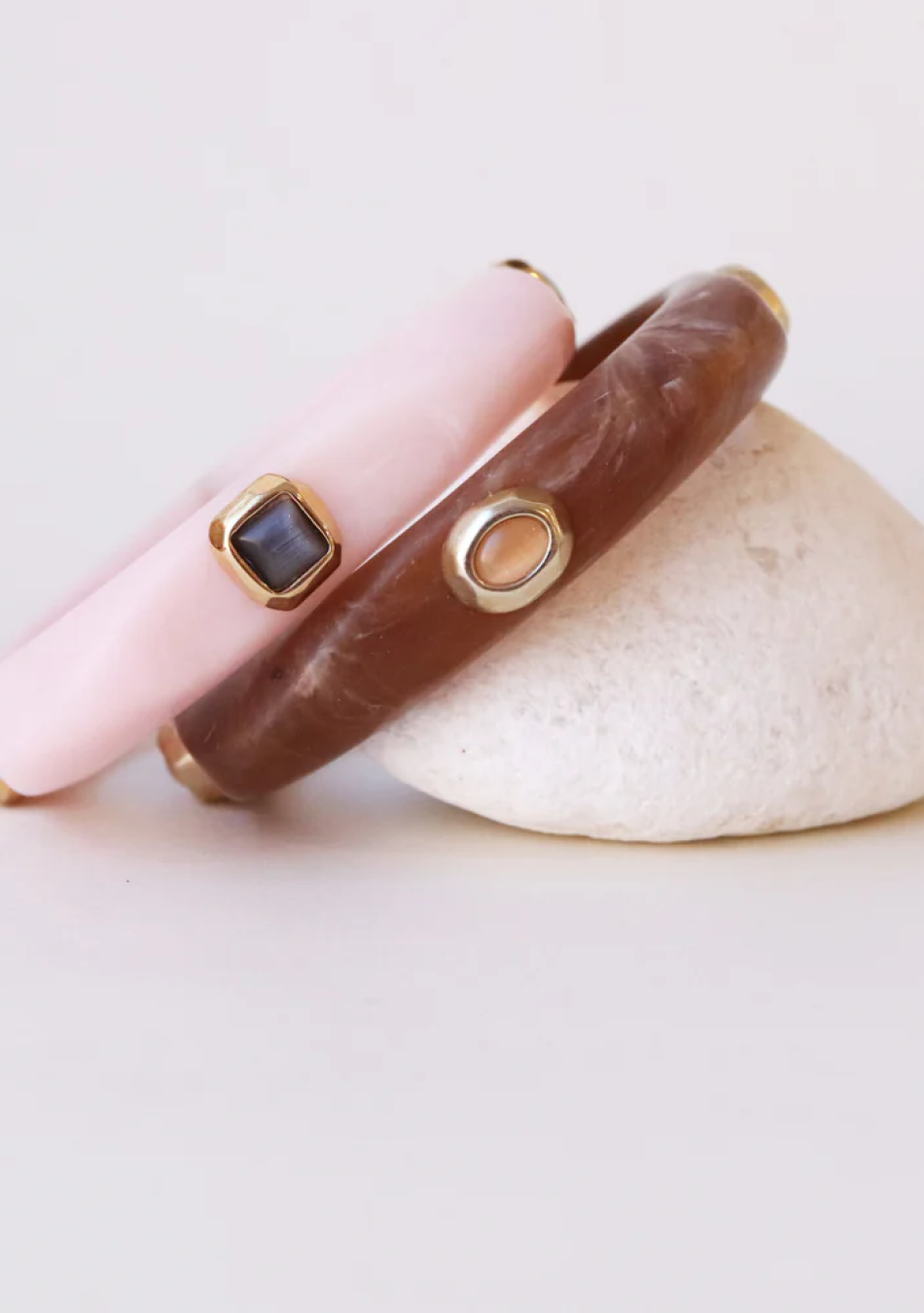 ÉMOLO es una marca de bisutería artesanal sostenible, hecha a mano en El Palmar, Murcia, con materiales premium y producción loc