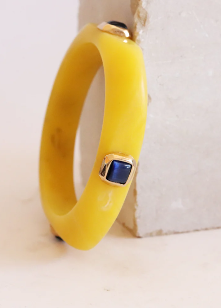 ÉMOLO es una marca de bisutería artesanal sostenible, hecha a mano en El Palmar, Murcia, con materiales premium y producción loc