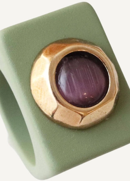 ÉMOLO es una marca de bisutería artesanal sostenible, hecha a mano en El Palmar, Murcia, con materiales premium y producción loc 2