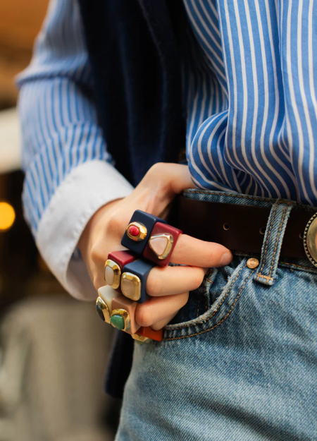 ÉMOLO es una marca de bisutería artesanal sostenible, hecha a mano en El Palmar, Murcia, con materiales premium y producción loc