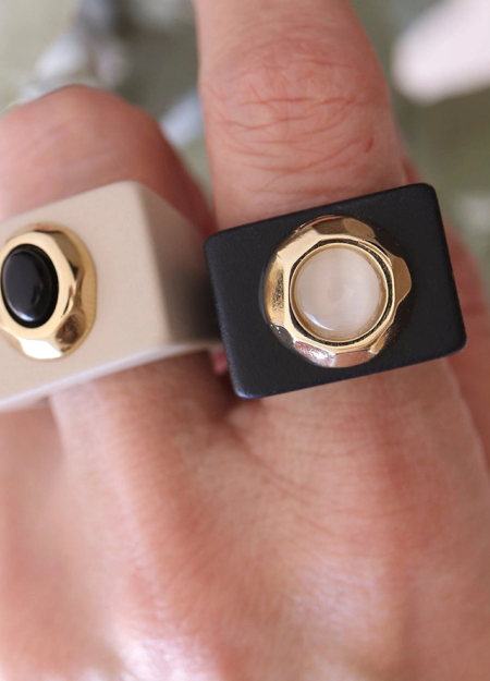 ÉMOLO es una marca de bisutería artesanal sostenible, hecha a mano en El Palmar, Murcia, con materiales premium y producción loc