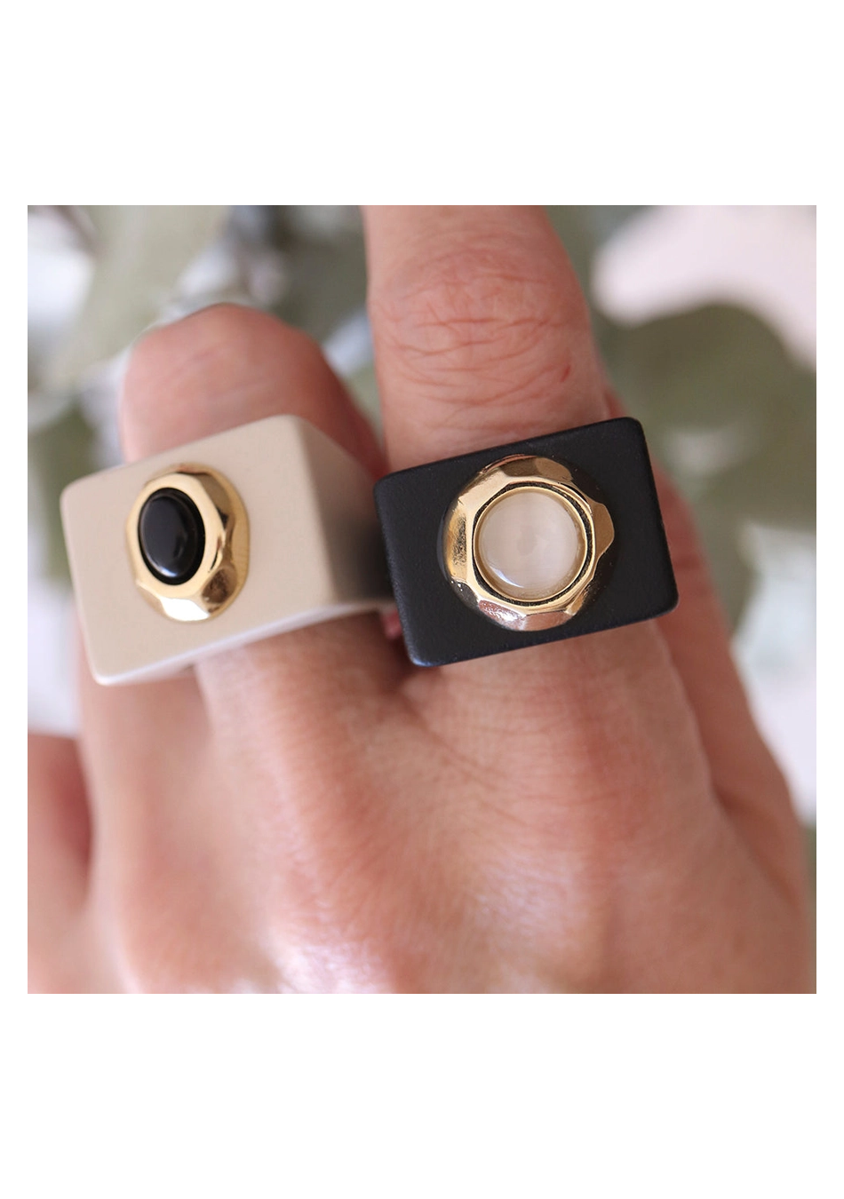 ÉMOLO es una marca de bisutería artesanal sostenible, hecha a mano en El Palmar, Murcia, con materiales premium y producción loc