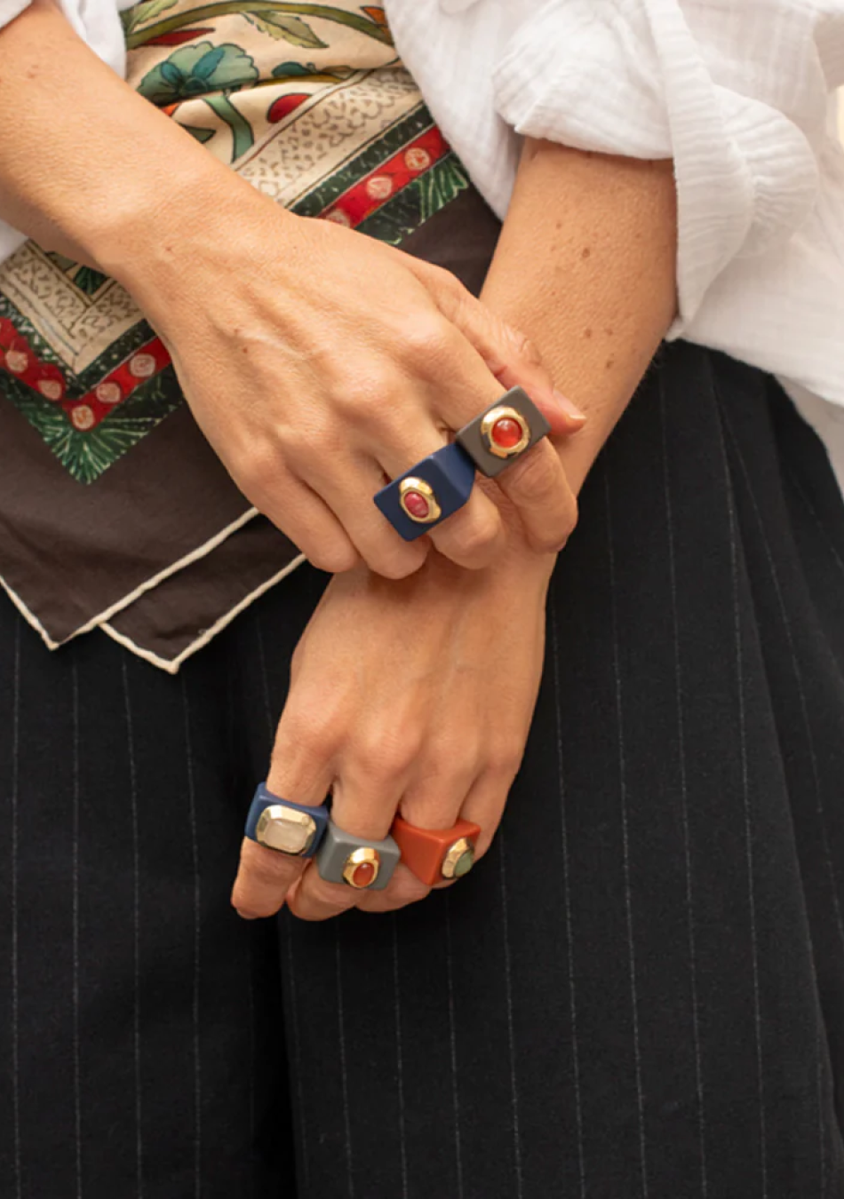 ÉMOLO es una marca de bisutería artesanal sostenible, hecha a mano en El Palmar, Murcia, con materiales premium y producción loc