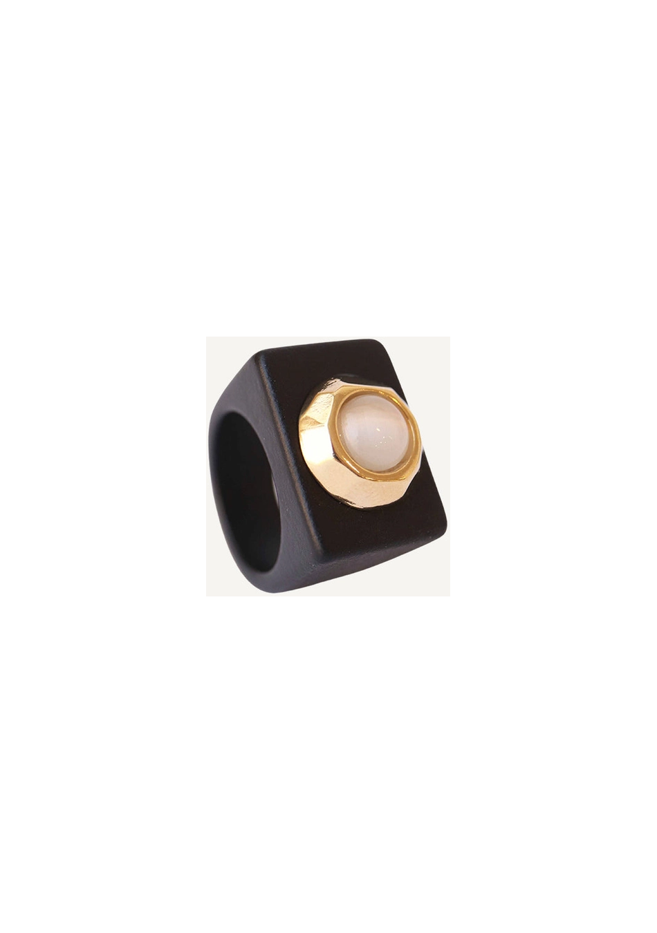 ÉMOLO es una marca de bisutería artesanal sostenible, hecha a mano en El Palmar, Murcia, con materiales premium y producción loc