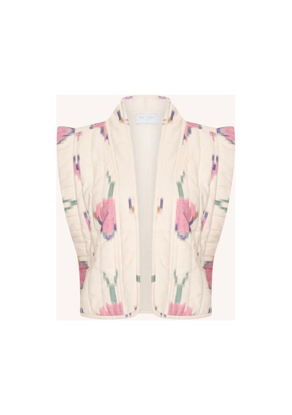 By Bar marca de estilo nórdico para una mujer dinámica y muy femenina