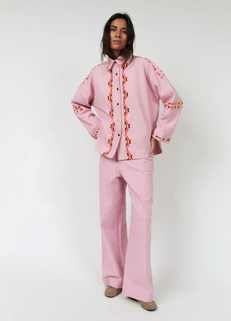 LOLLYS LAUNDRY es una marca de Copenhague de prendas diseñadas para adaptarse a ti, con colores y detalles únicos