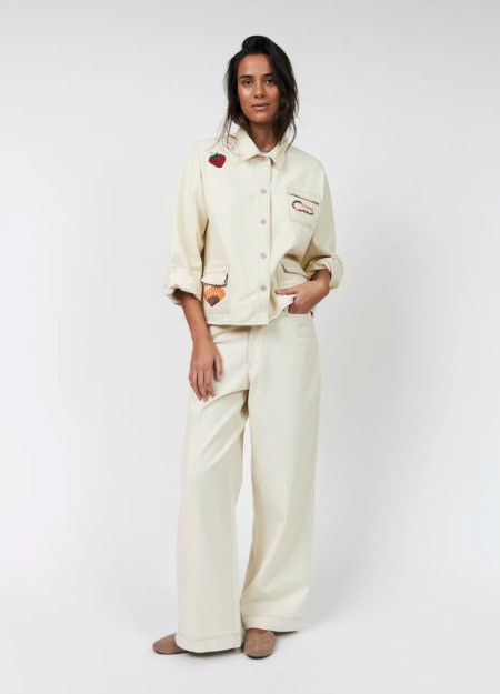 LOLLYS LAUNDRY es una marca de Copenhague de prendas diseñadas para adaptarse a ti, con colores y detalles únicos