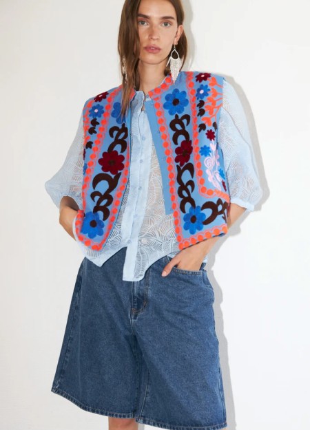 LOLLYS LAUNDRY es una marca de Copenhague de prendas diseñadas para adaptarse a ti, con colores y detalles únicos