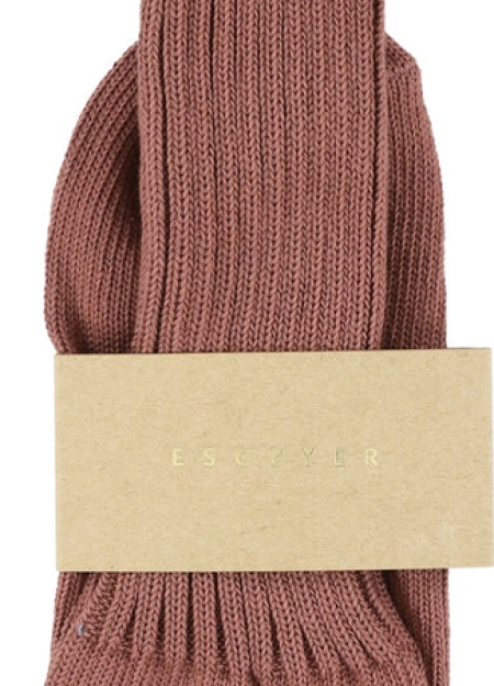 ESCUYER es una marca portuguesa de calcetines de algodón con cómodos e imprescindible para tu día a día.