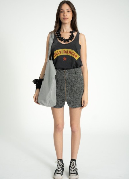 SISTER DEPARTMENT marca de ropa de mujer hecho en Portugal, camisetas con diseños dinámicos y cómodos